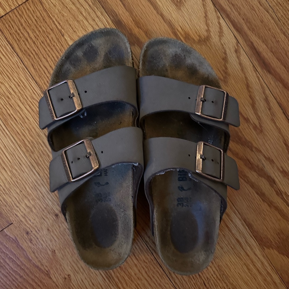 arizona style brown birkenstocks